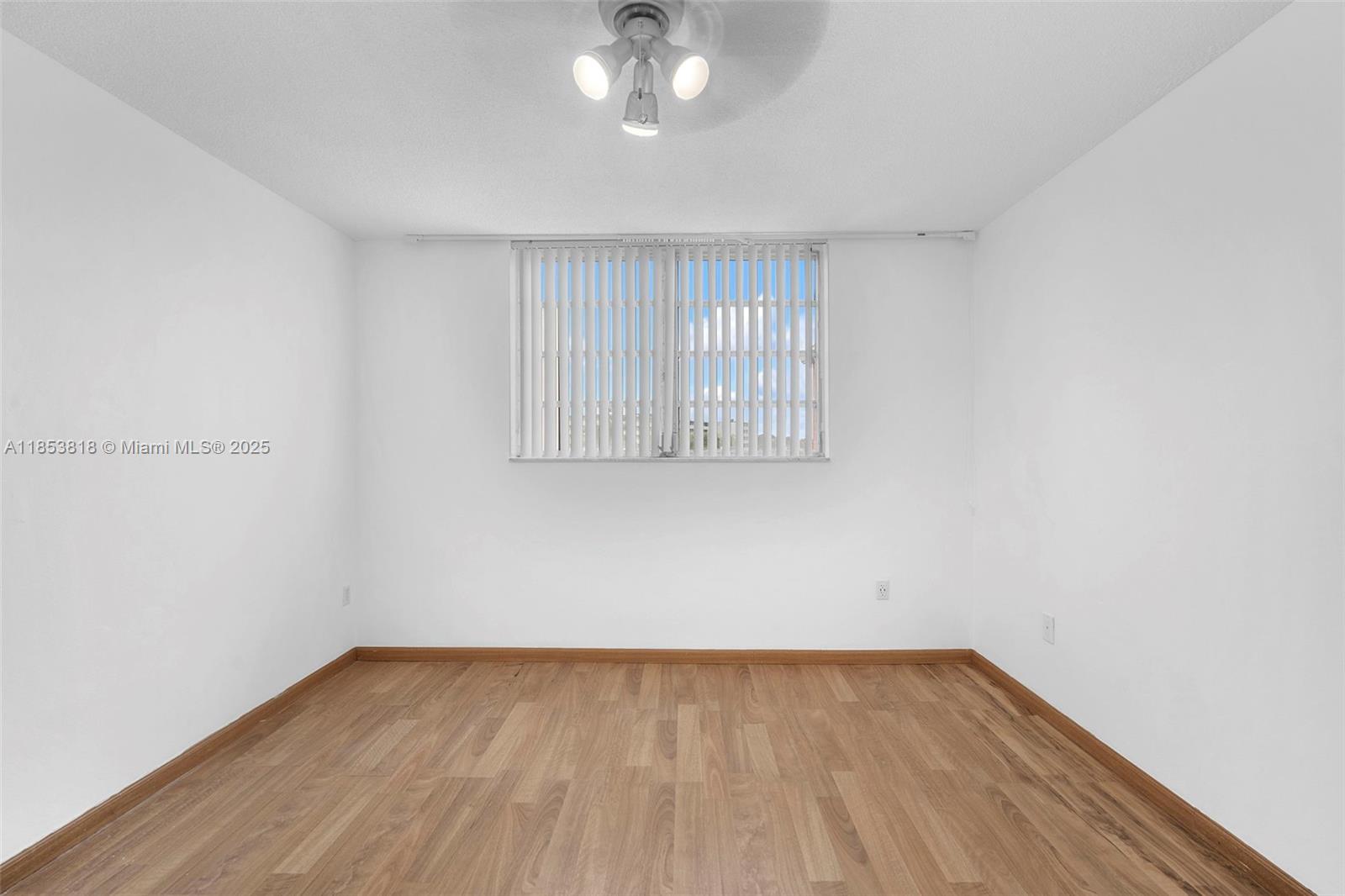 504 1 / 1 686 sq. ft. $ 2025-09-09 0 Photo