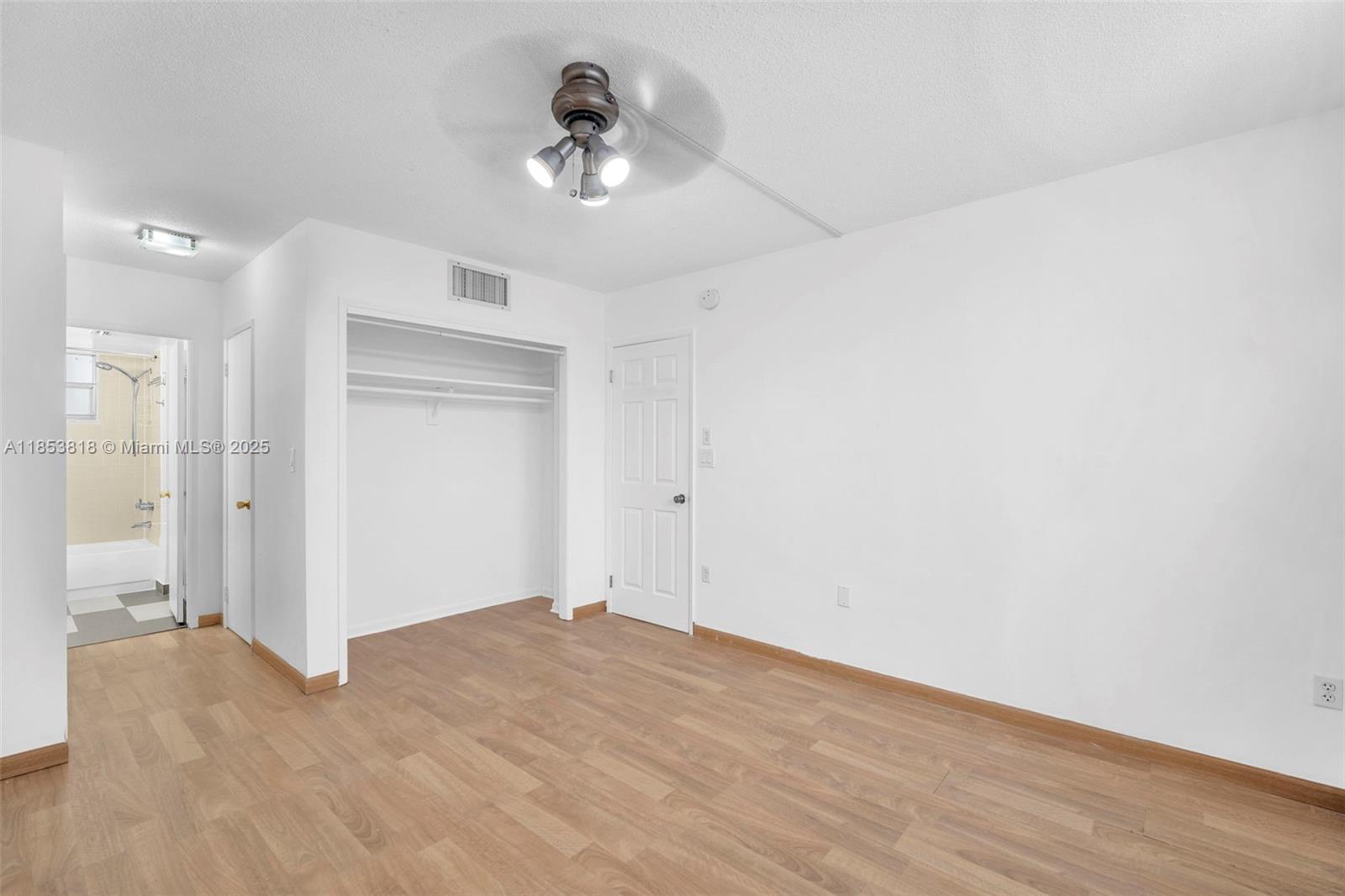 504 1 / 1 686 sq. ft. $ 2025-09-09 0 Photo