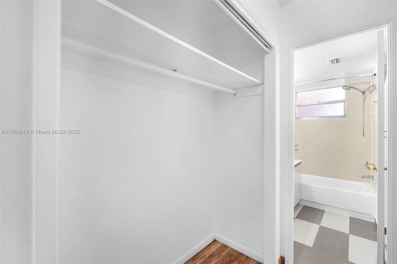504 1 / 1 686 sq. ft. $ 2025-09-09 0 Photo