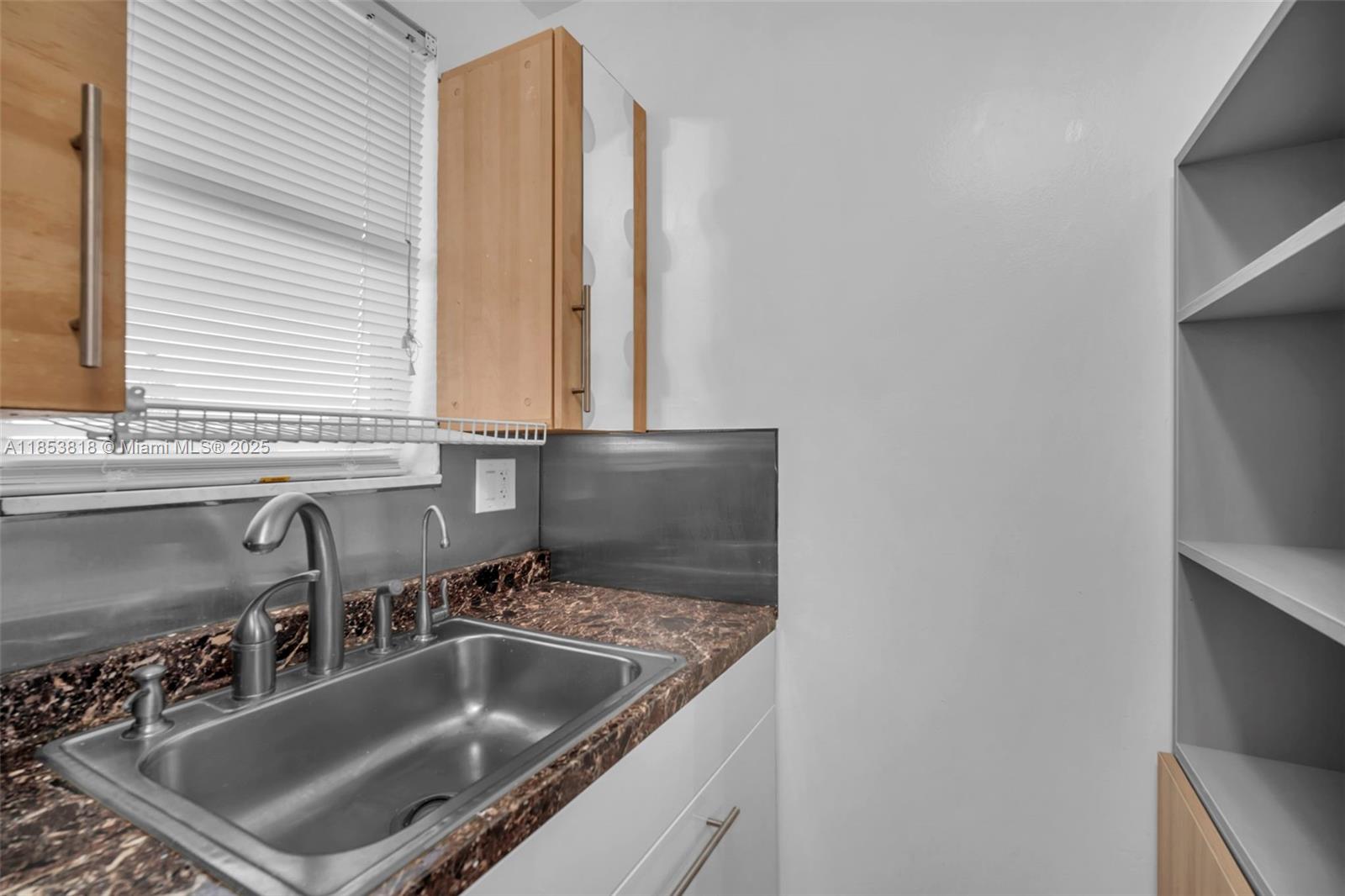 504 1 / 1 686 sq. ft. $ 2025-09-09 0 Photo