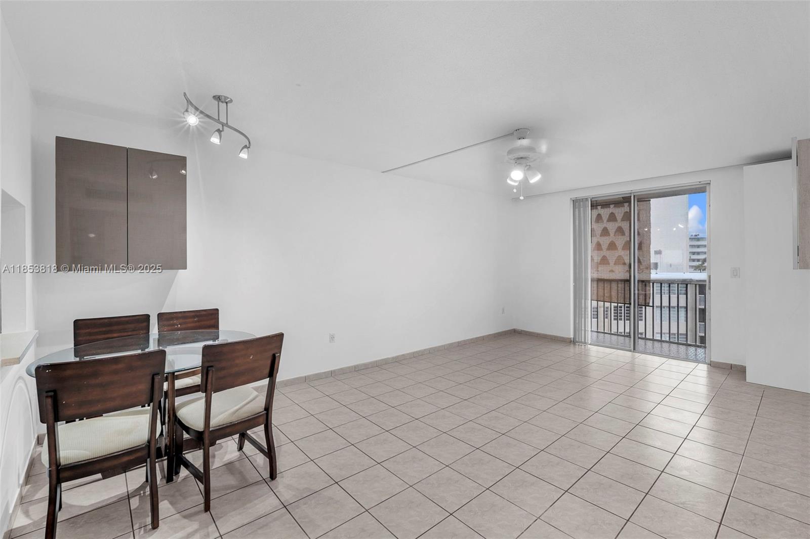 504 1 / 1 686 sq. ft. $ 2025-09-09 0 Photo