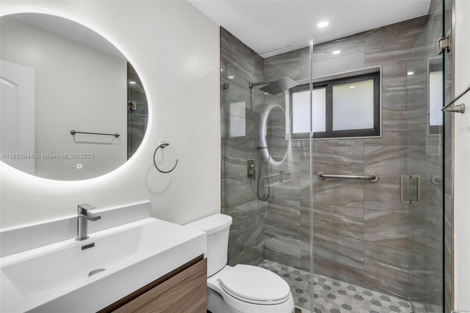 Ver detalles / 2075 sq. ft. $ 2025-08-06 0 foto