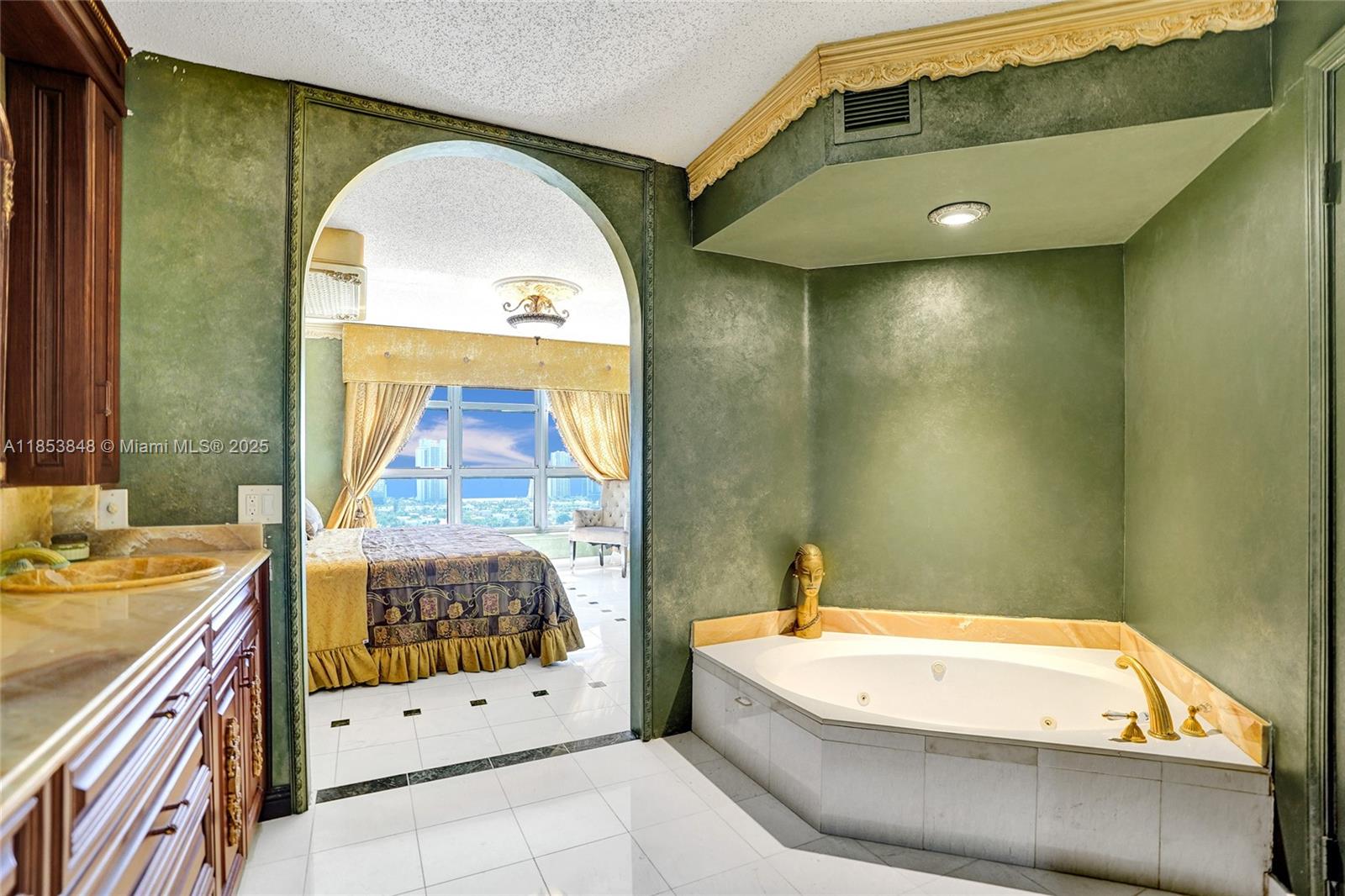 Photo of 3530 Mystic Pointe Dr  #2915, Aventura, Florida, 33180 - 