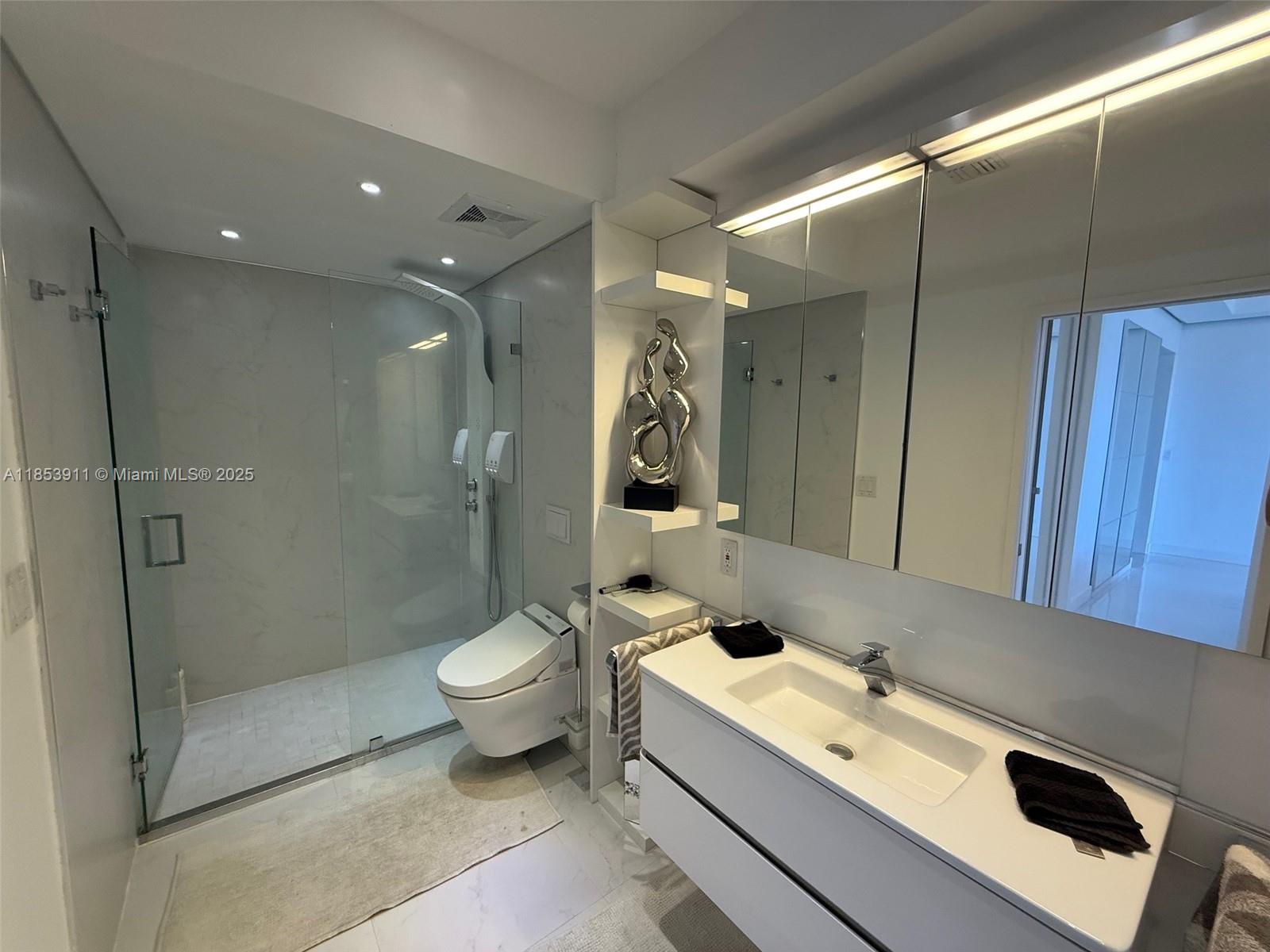 Photo of 20335 Country Club Dr  #PH4, Aventura, Florida, 33180 - 