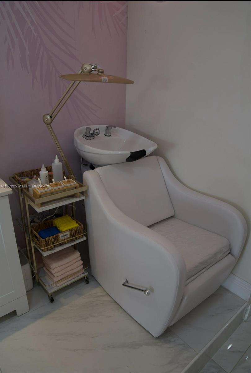 Подробнее / кв.футов $ 2025-10-22 0 Фото