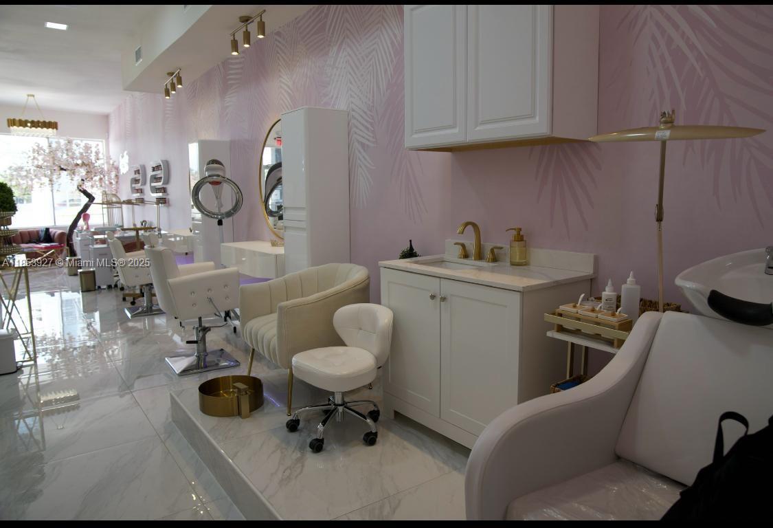 Подробнее / кв.футов $ 2025-10-22 0 Фото