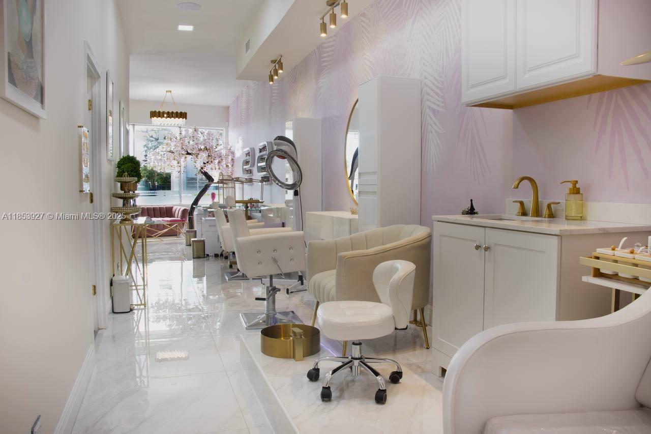 Подробнее / кв.футов $ 2025-10-22 0 Фото