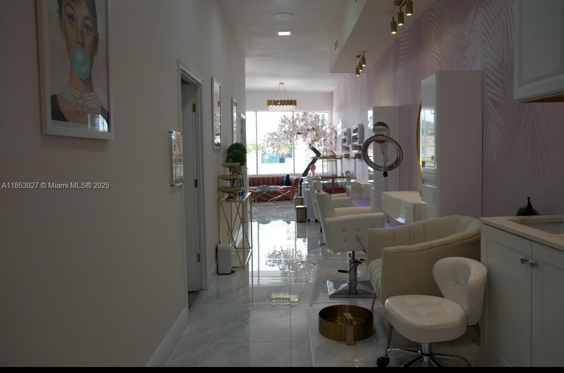 Подробнее / кв.футов $ 2025-10-22 0 Фото