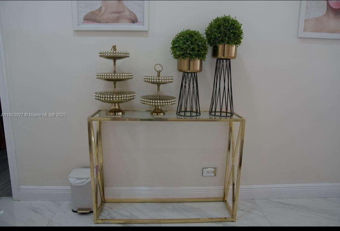 Подробнее / кв.футов $ 2025-10-22 0 Фото