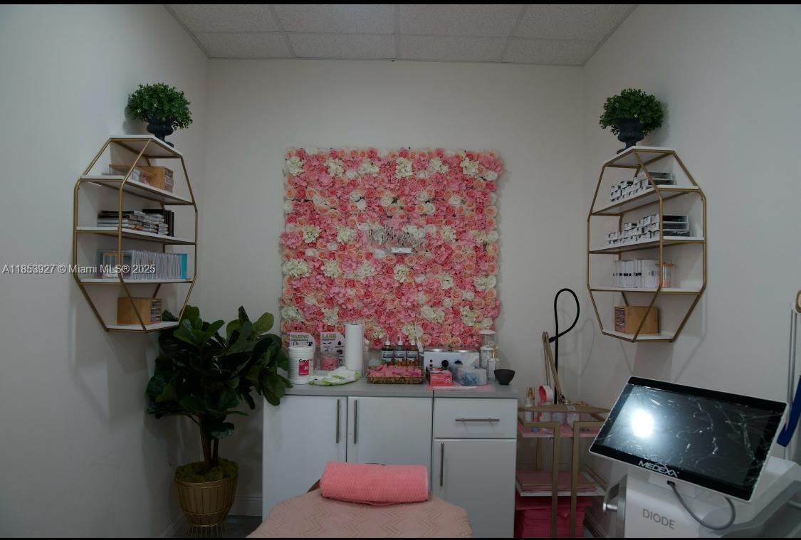 Подробнее / кв.футов $ 2025-10-22 0 Фото