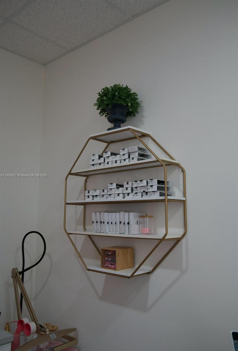 Подробнее / кв.футов $ 2025-10-22 0 Фото