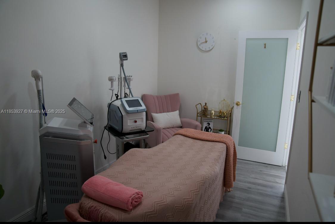 Подробнее / кв.футов $ 2025-10-22 0 Фото