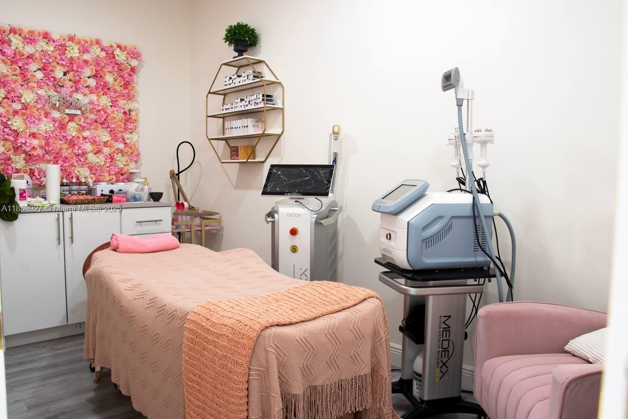 Подробнее / кв.футов $ 2025-10-22 0 Фото