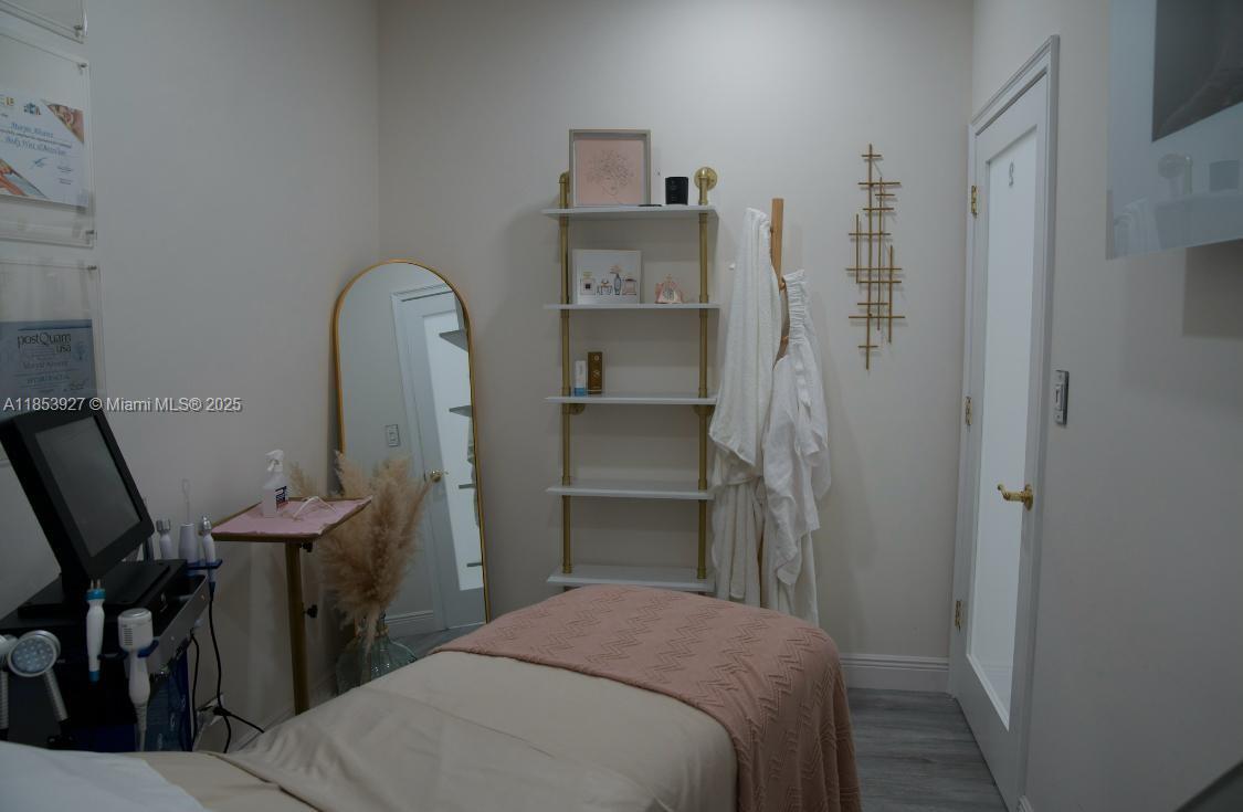 Подробнее / кв.футов $ 2025-10-22 0 Фото