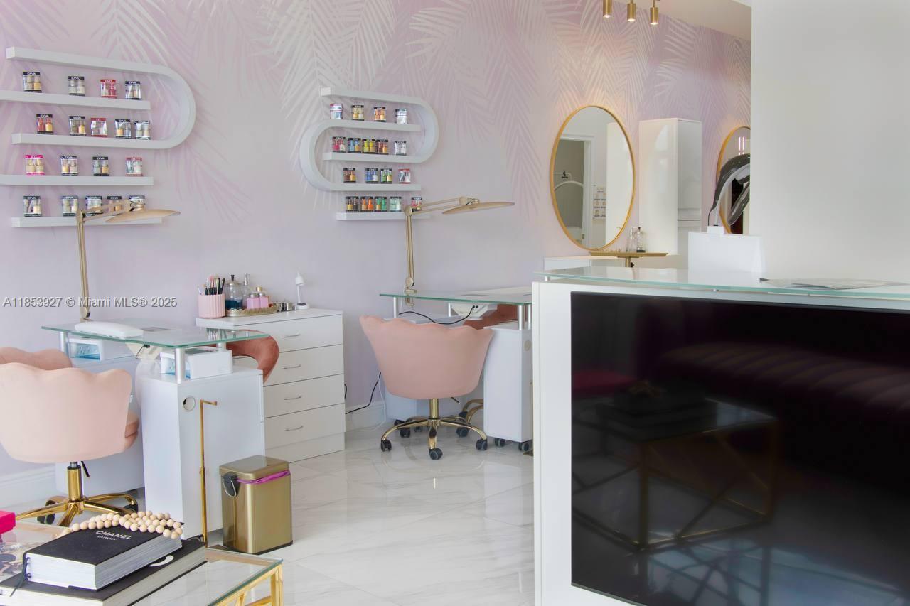 Подробнее / кв.футов $ 2025-10-22 0 Фото