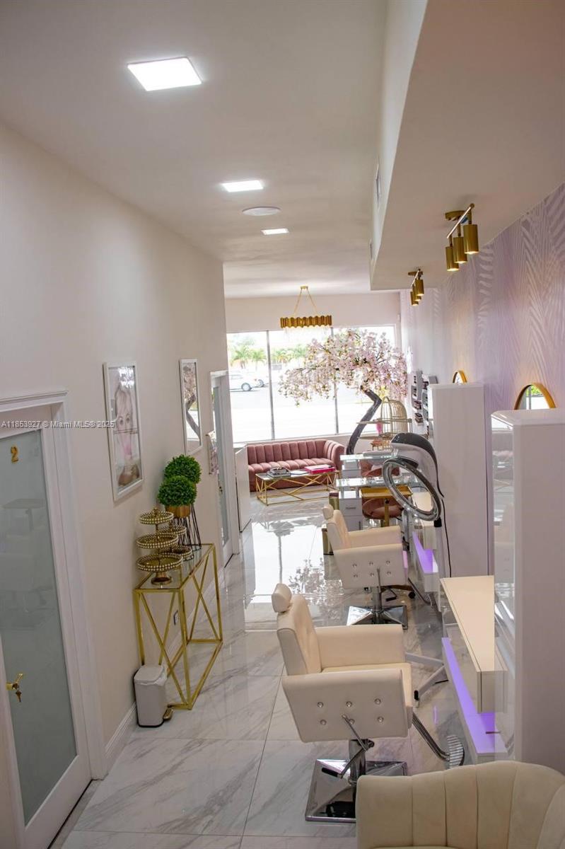 Подробнее / кв.футов $ 2025-10-22 0 Фото