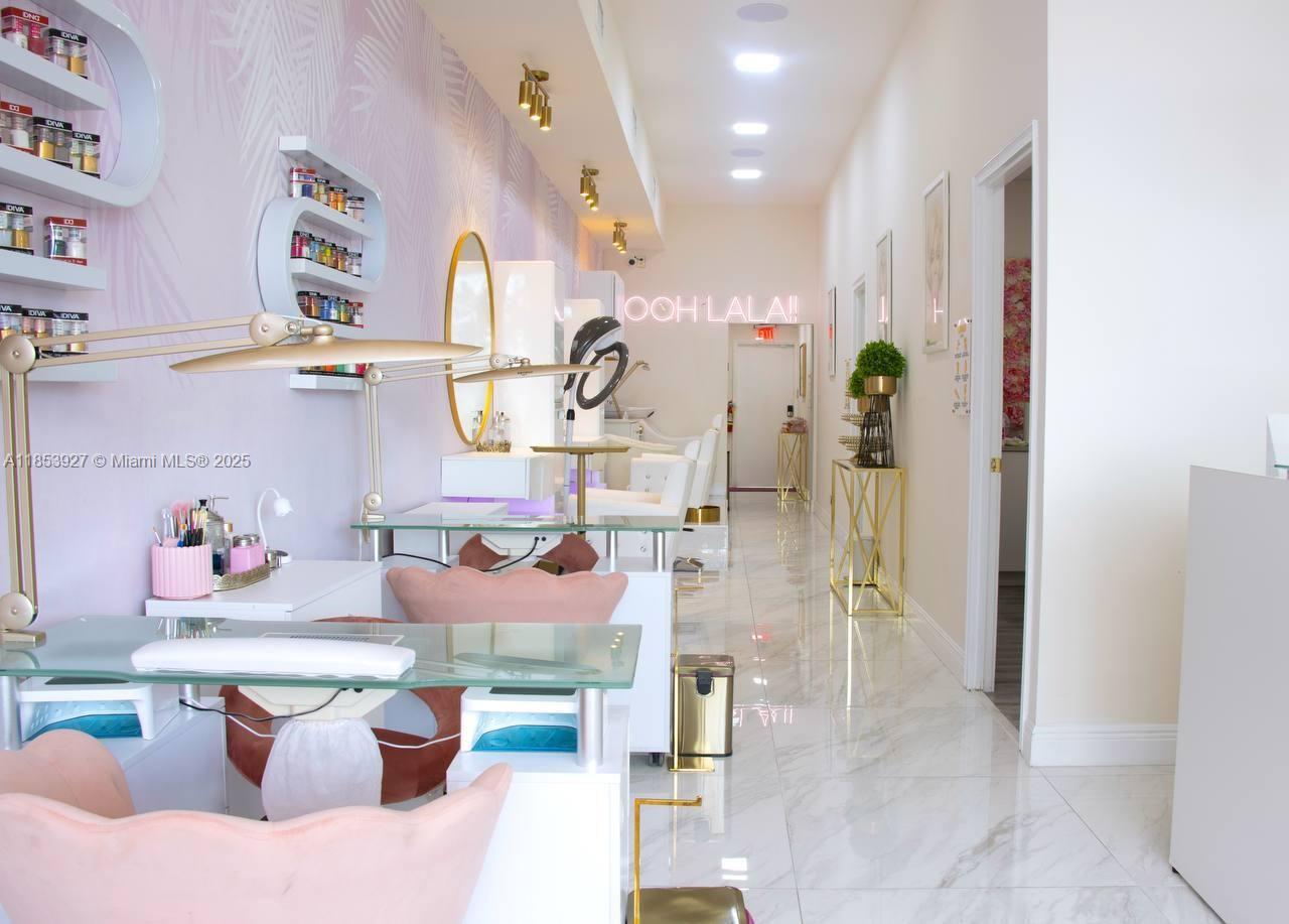 Подробнее / кв.футов $ 2025-10-22 0 Фото