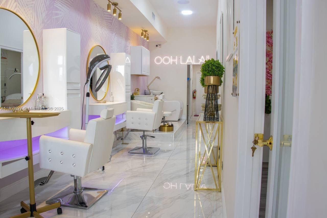 Подробнее / кв.футов $ 2025-10-22 0 Фото