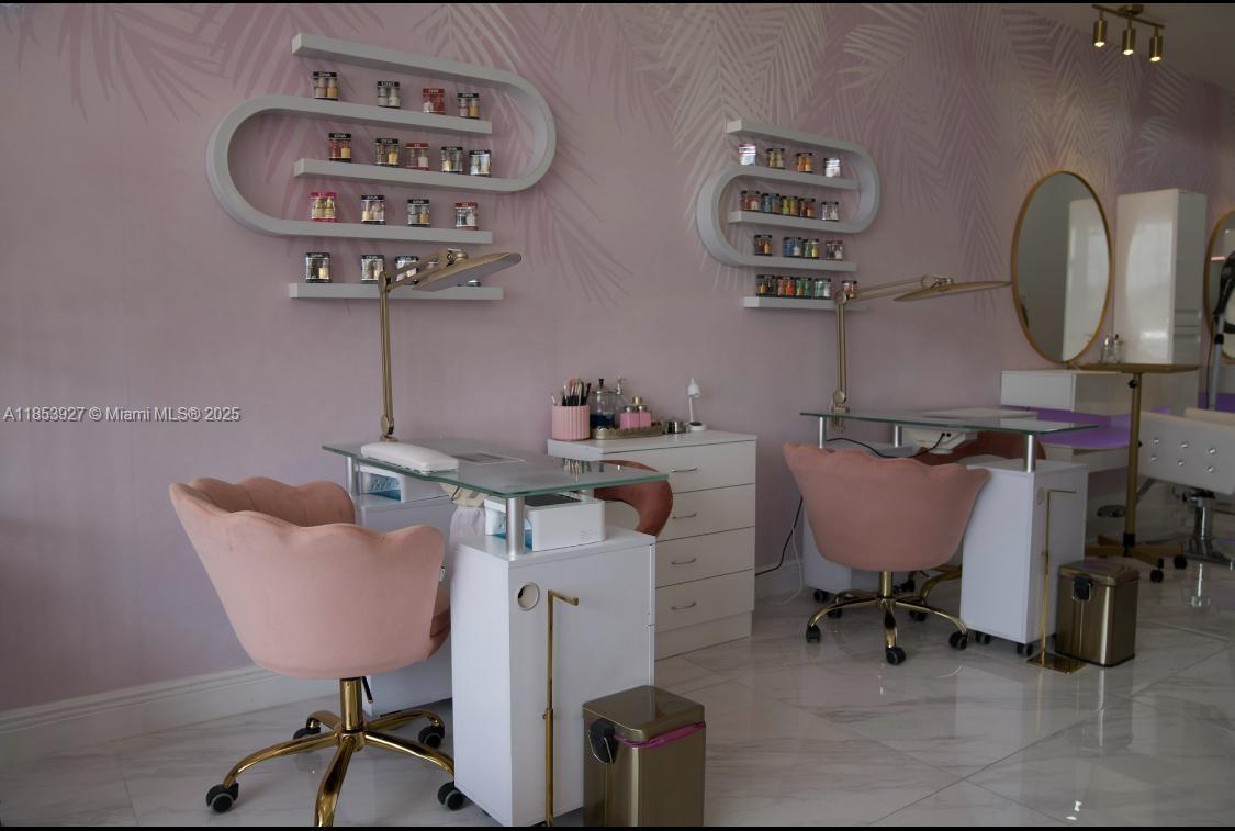 Подробнее / кв.футов $ 2025-10-22 0 Фото