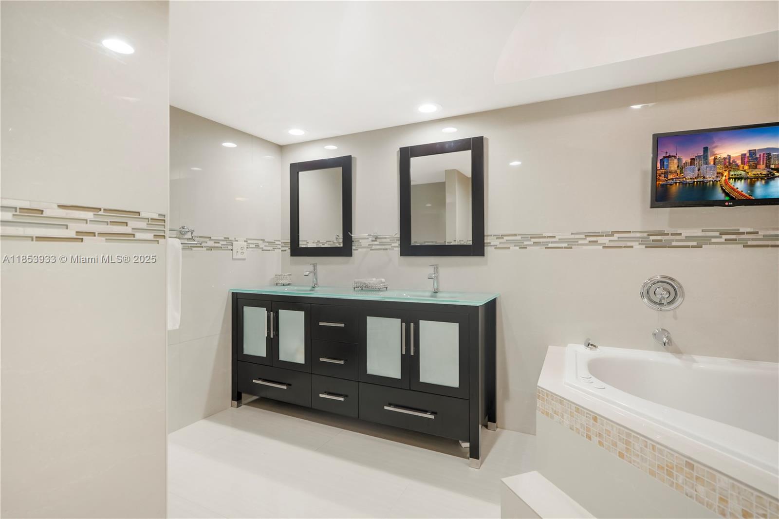 Photo of 1912 Ocean Dr  #3D, Hallandale Beach, Florida, 33009 - 
