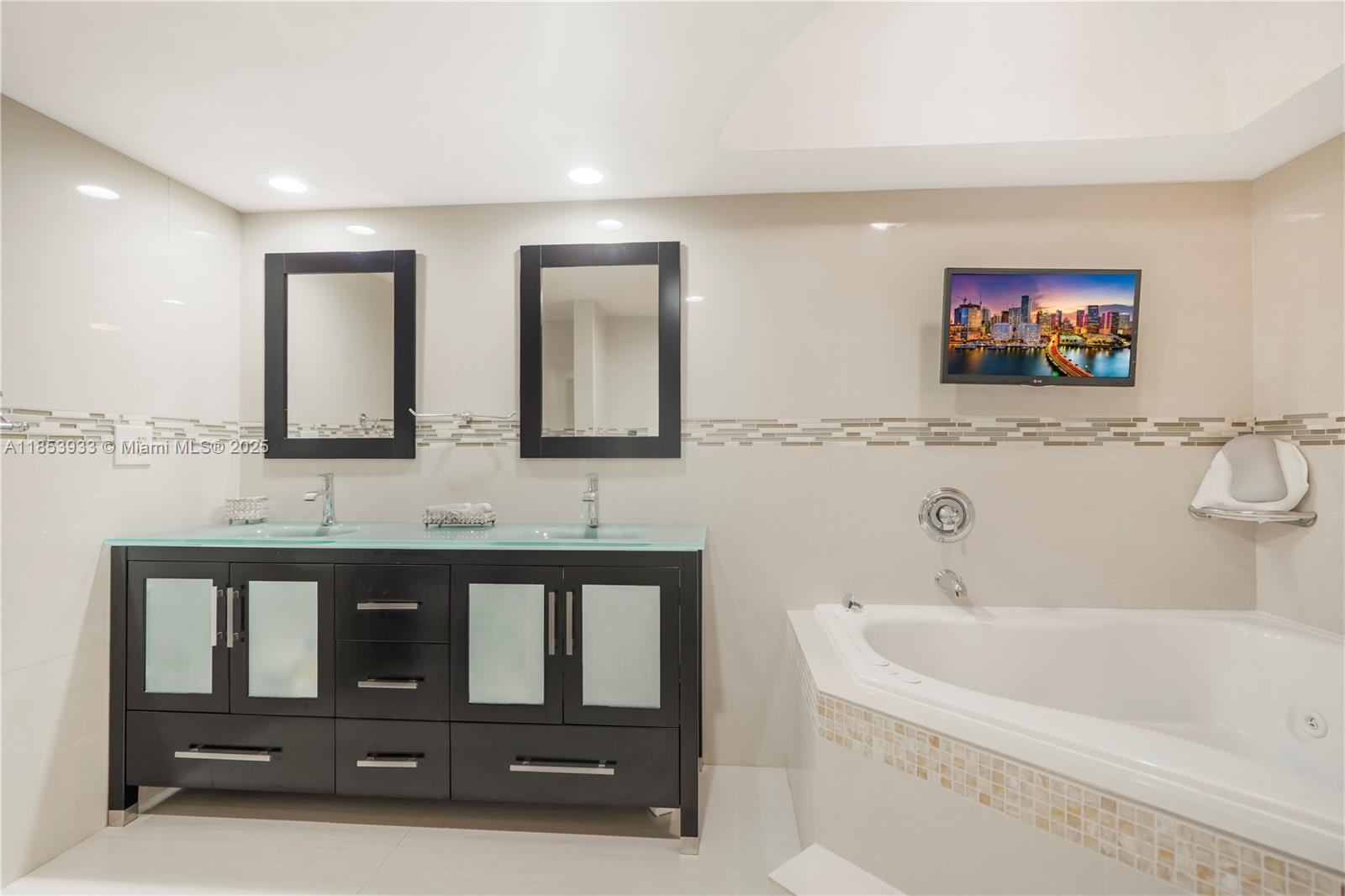 Photo of 1912 Ocean Dr  #3D, Hallandale Beach, Florida, 33009 - 