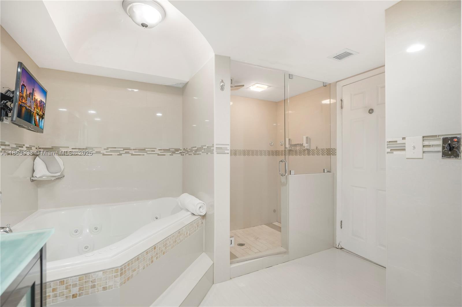 Photo of 1912 Ocean Dr  #3D, Hallandale Beach, Florida, 33009 - 