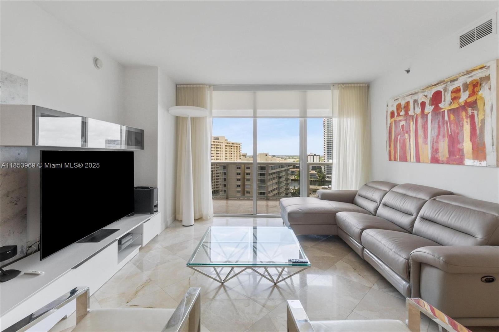 Ver detalles 1208 3 / 3 1571 sq. ft. $ 2025-08-06 0 foto