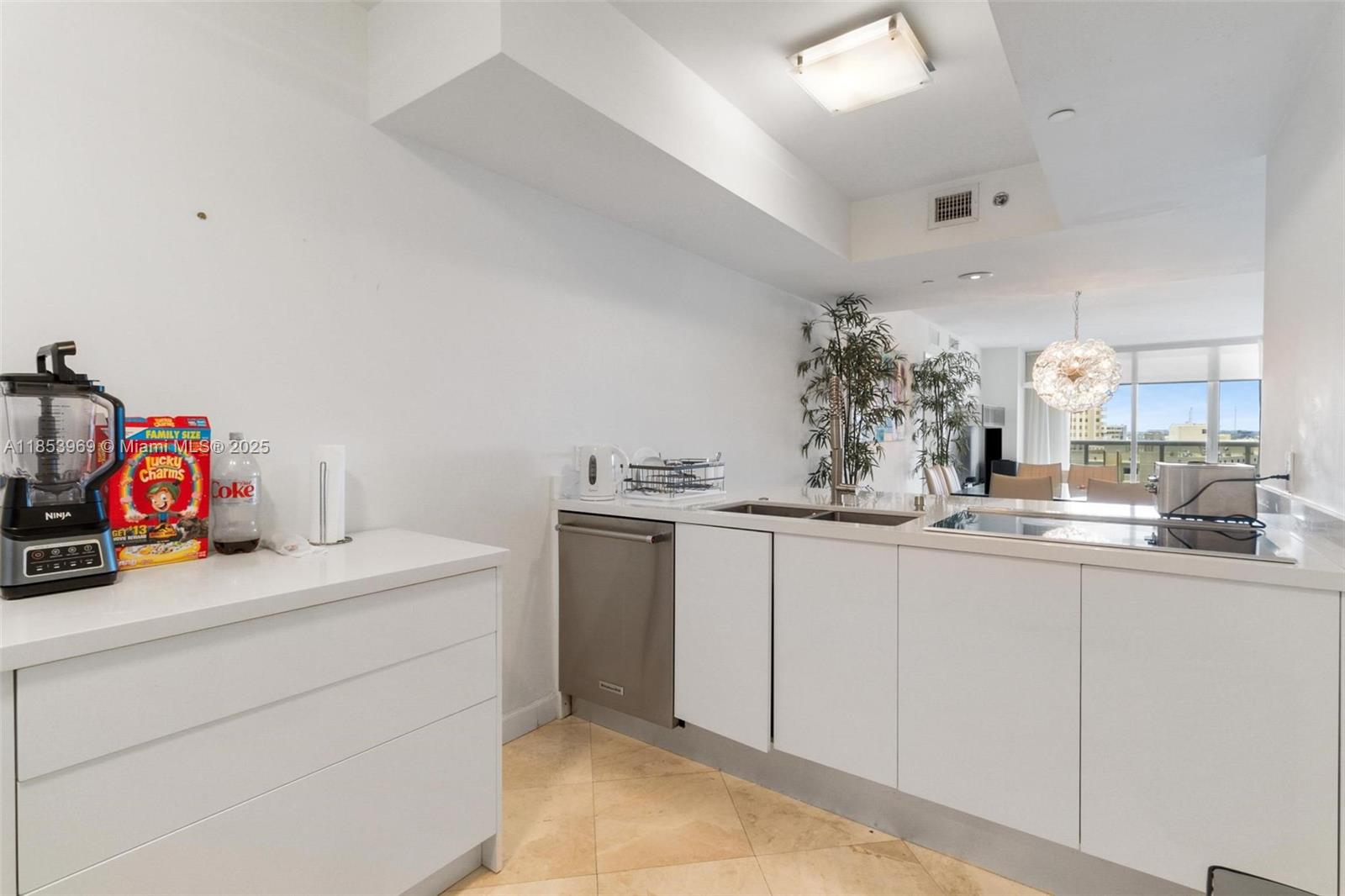 Ver detalles 1208 3 / 3 1571 sq. ft. $ 2025-08-06 0 foto
