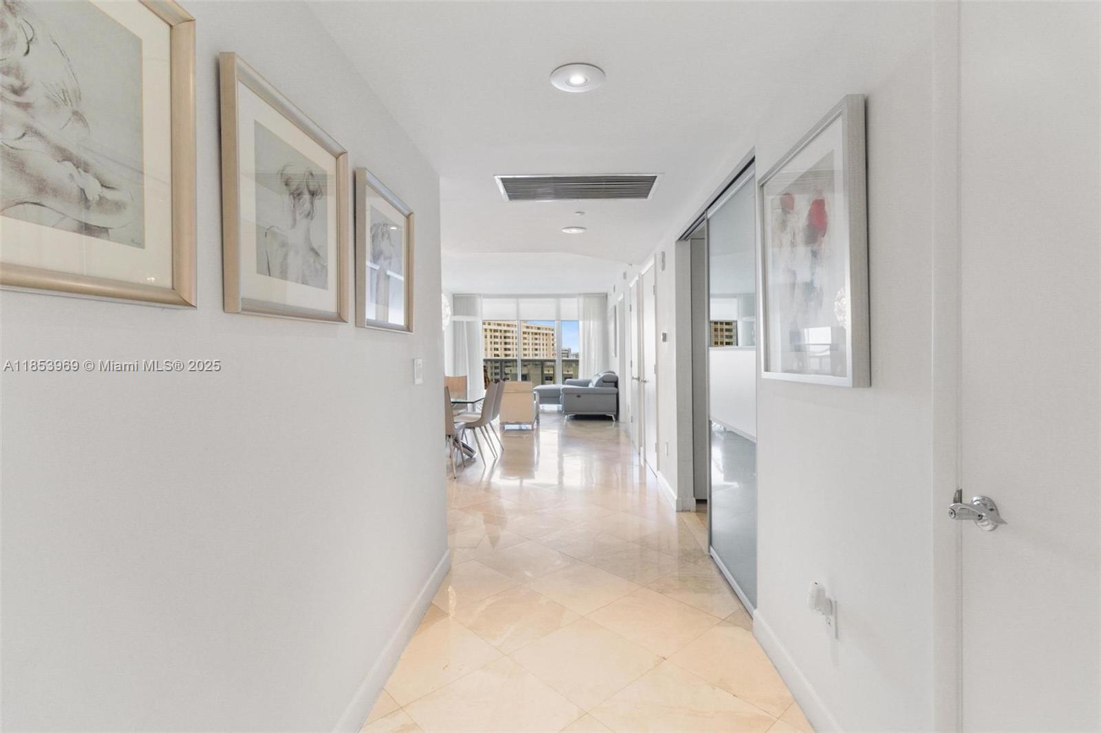 Ver detalles 1208 3 / 3 1571 sq. ft. $ 2025-08-06 0 foto