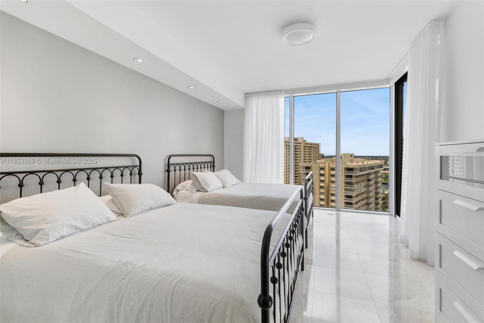 Ver detalles 1208 3 / 3 1571 sq. ft. $ 2025-08-06 0 foto