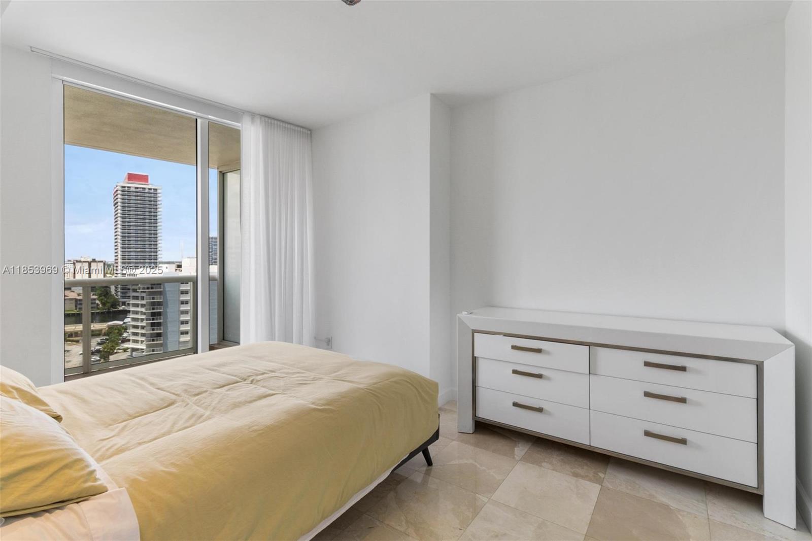 Ver detalles 1208 3 / 3 1571 sq. ft. $ 2025-08-06 0 foto