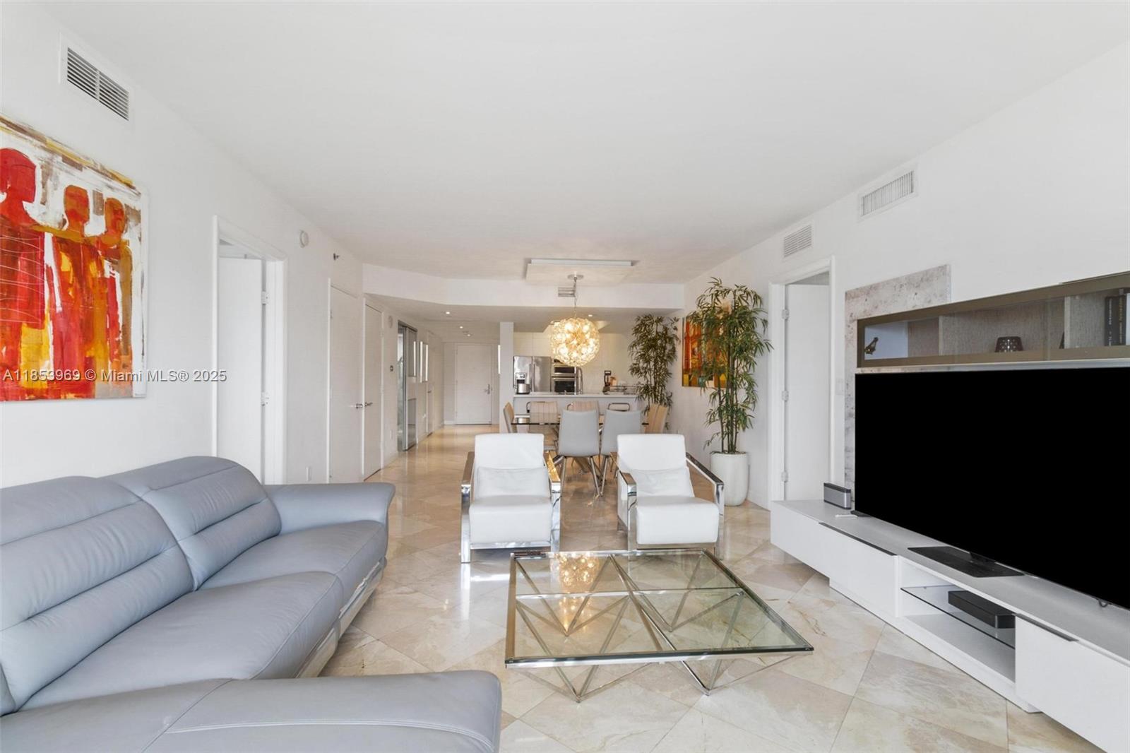 Ver detalles 1208 3 / 3 1571 sq. ft. $ 2025-08-06 0 foto