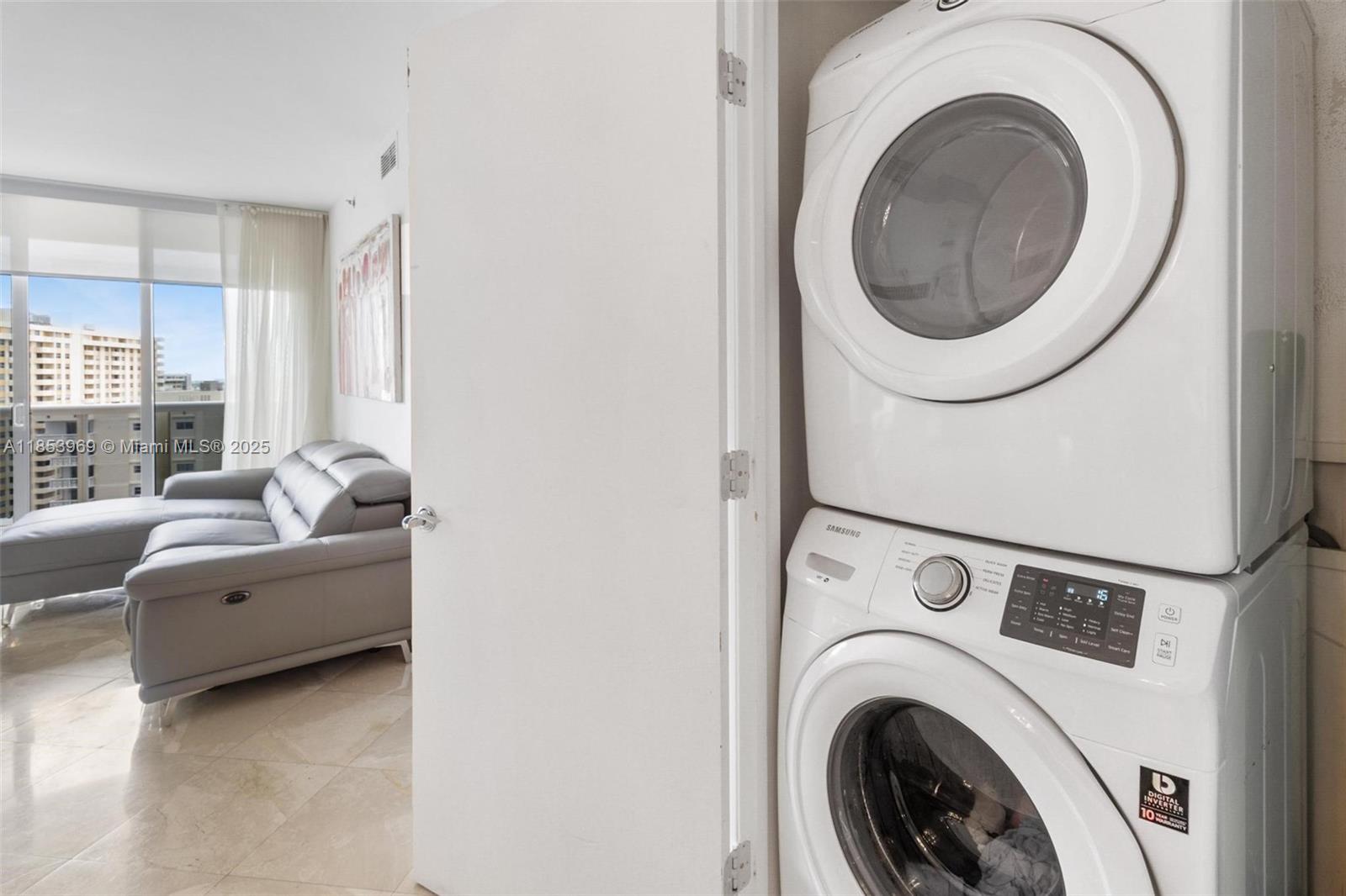 Ver detalles 1208 3 / 3 1571 sq. ft. $ 2025-08-06 0 foto