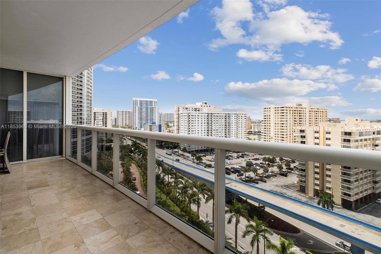 Ver detalles 1208 3 / 3 1571 sq. ft. $ 2025-08-06 0 foto