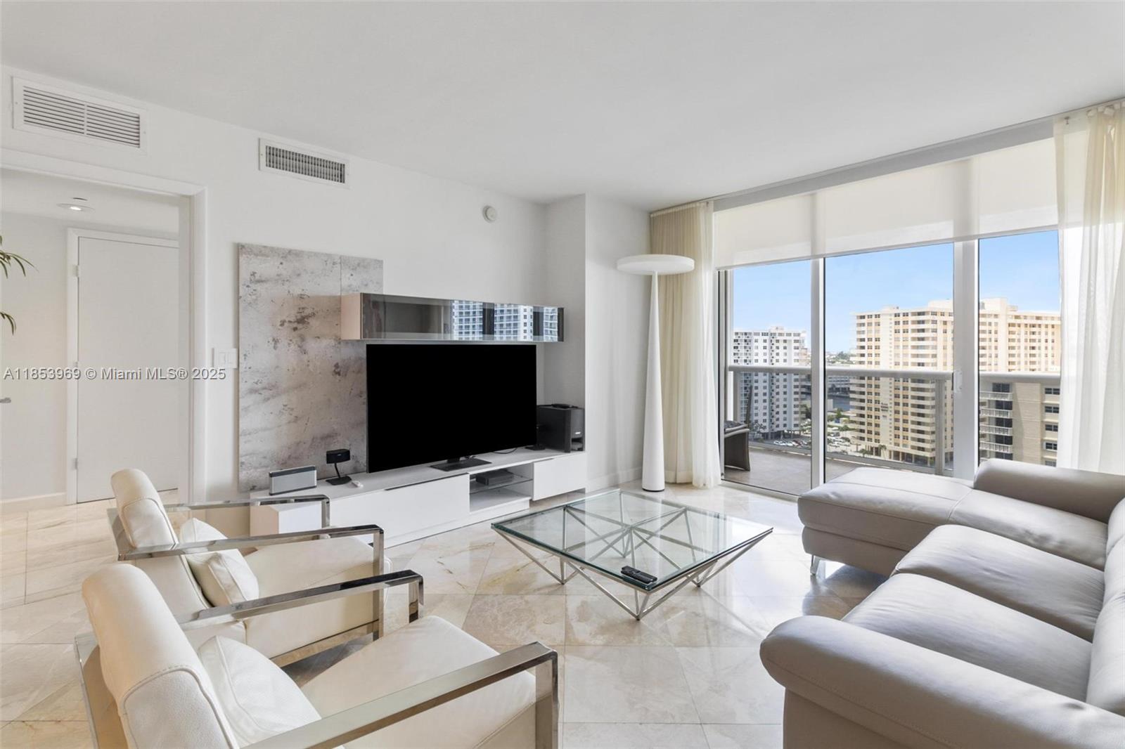 Ver detalles 1208 3 / 3 1571 sq. ft. $ 2025-08-06 0 foto