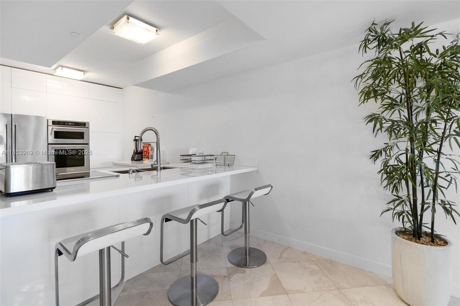 Ver detalles 1208 3 / 3 1571 sq. ft. $ 2025-08-06 0 foto