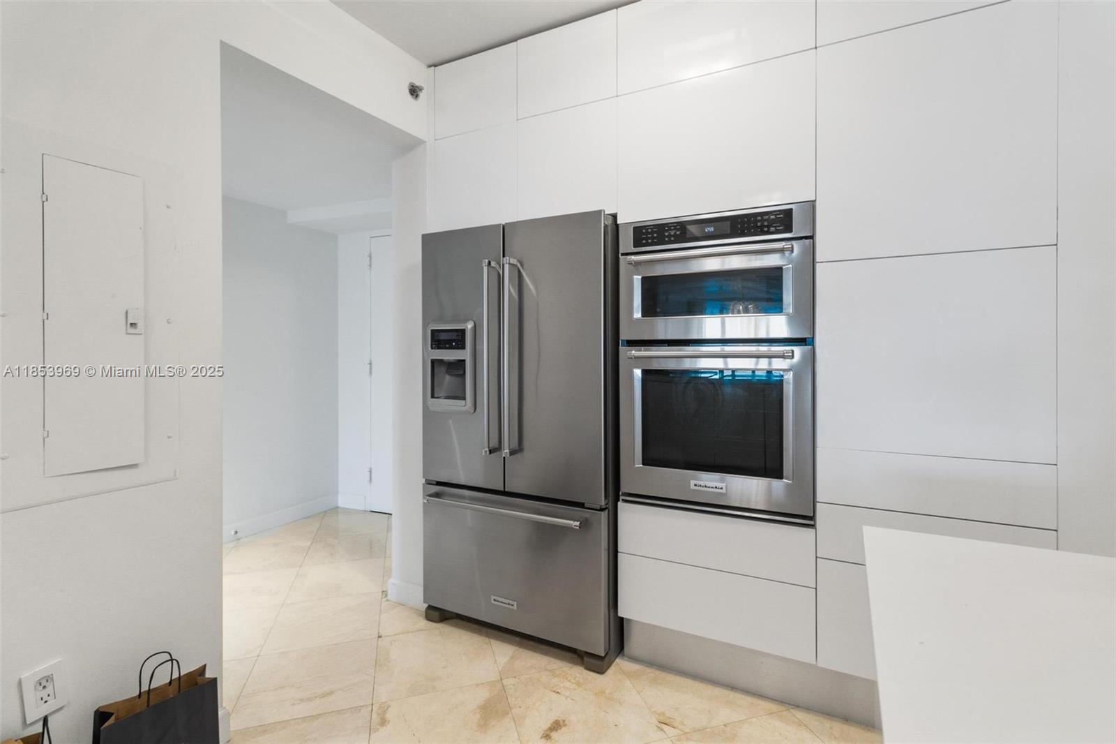 Ver detalles 1208 3 / 3 1571 sq. ft. $ 2025-08-06 0 foto