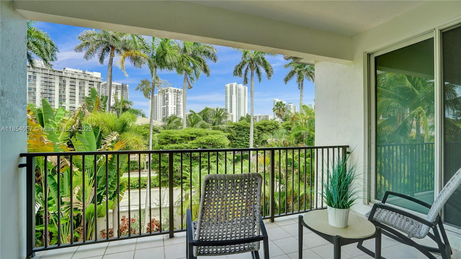 Photo of 822 Spinnaker Dr E  (822), Hollywood, Florida, 33019 - 