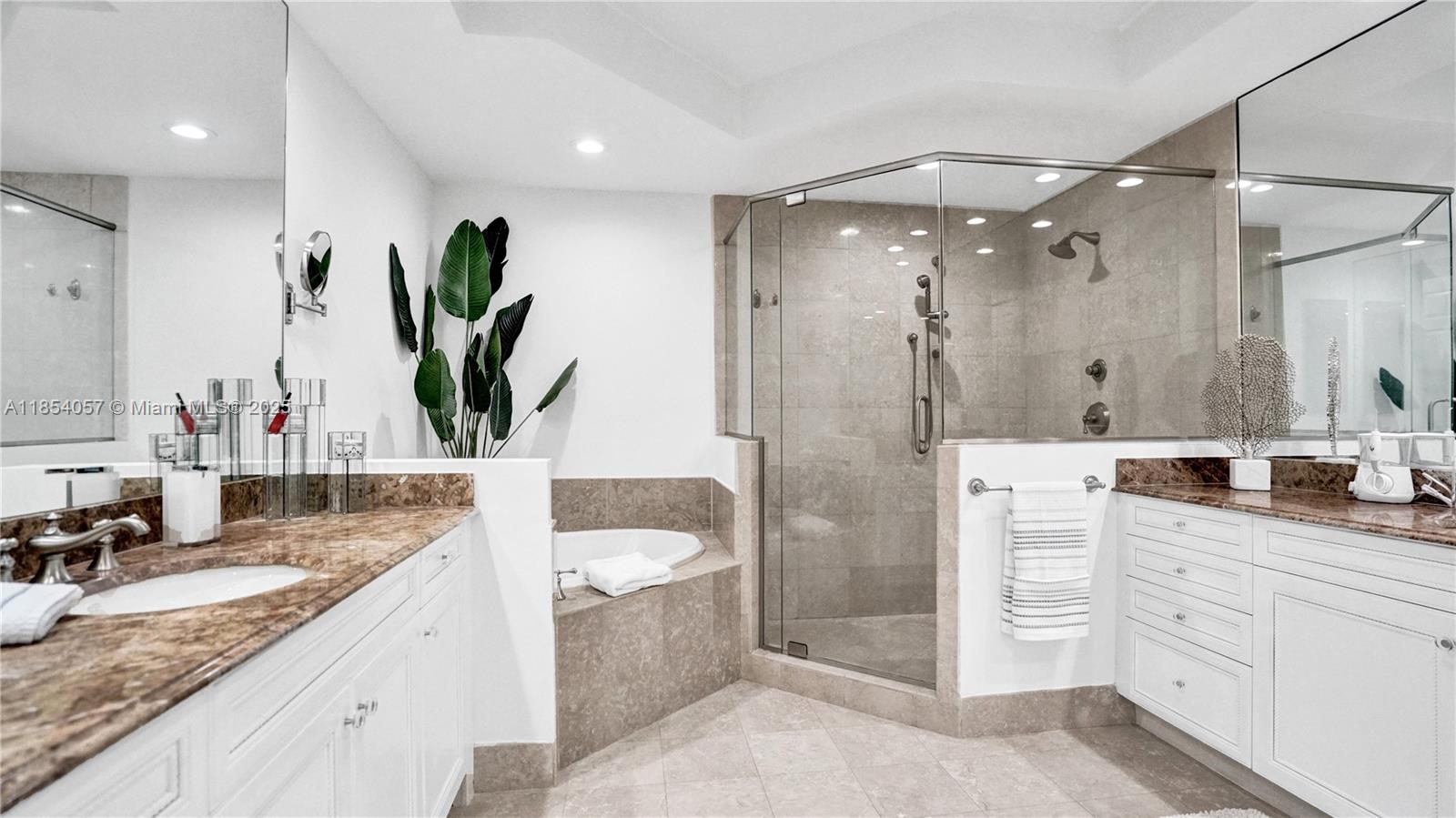 Photo of 822 Spinnaker Dr E  (822), Hollywood, Florida, 33019 - 