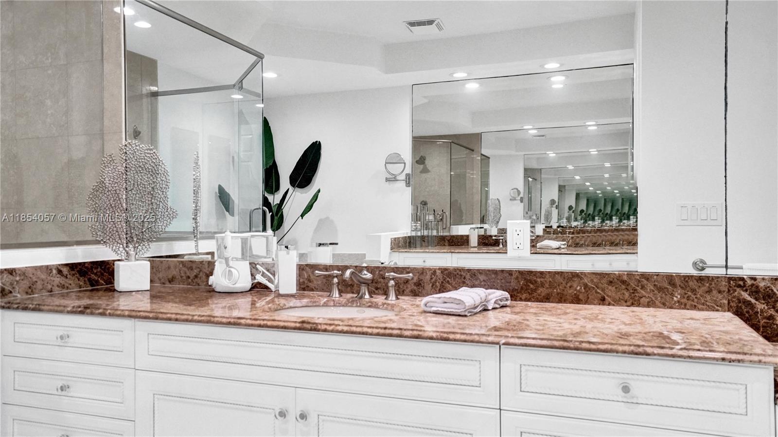 Photo of 822 Spinnaker Dr E  (822), Hollywood, Florida, 33019 - 