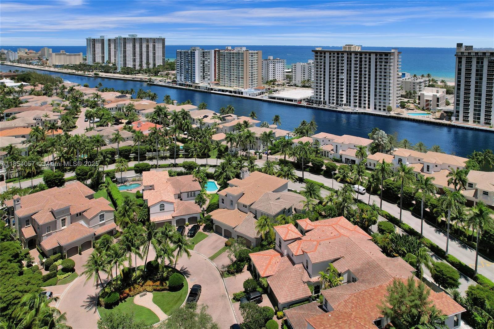 Photo of 822 Spinnaker Dr E  (822), Hollywood, Florida, 33019 - 