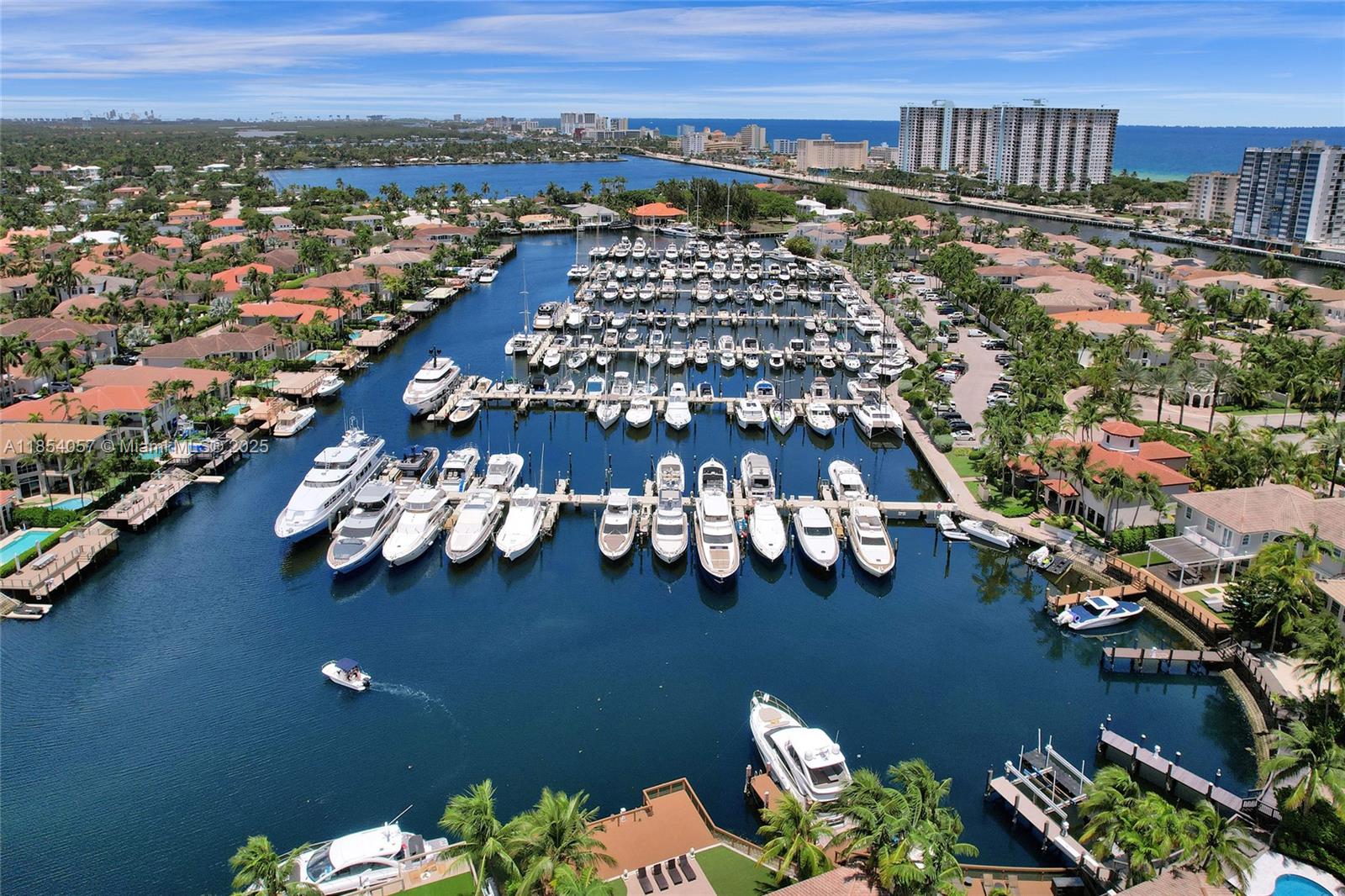 Photo of 822 Spinnaker Dr E  (822), Hollywood, Florida, 33019 - 