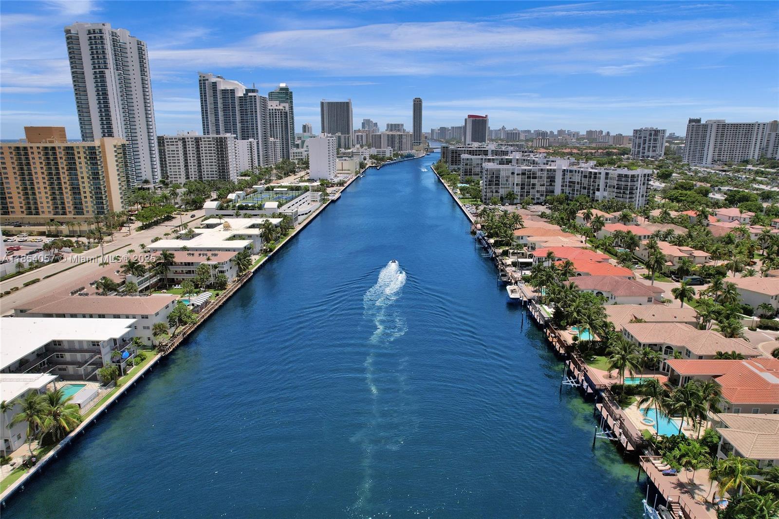Photo of 822 Spinnaker Dr E  (822), Hollywood, Florida, 33019 - 
