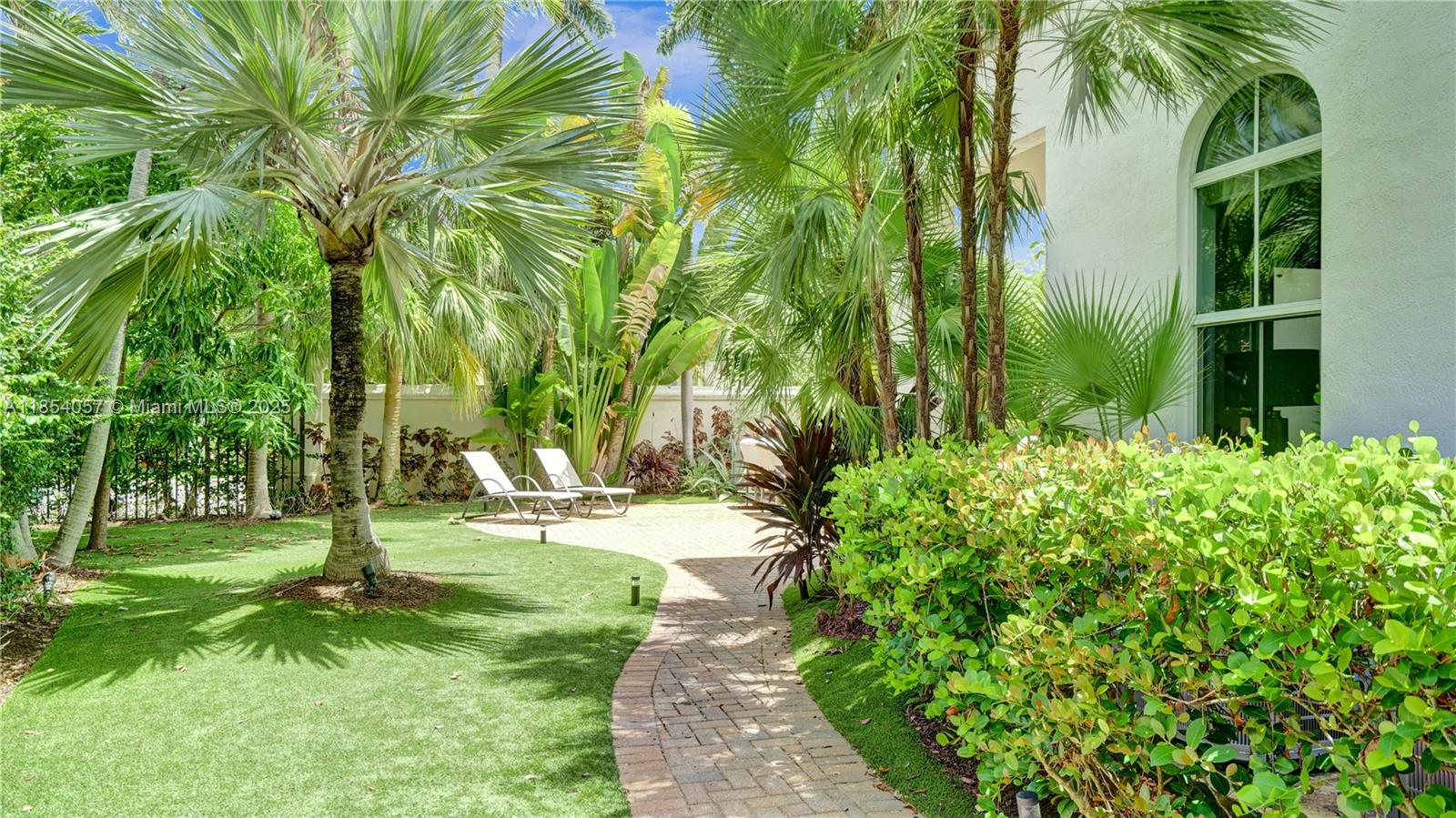 Photo of 822 Spinnaker Dr E  (822), Hollywood, Florida, 33019 - 