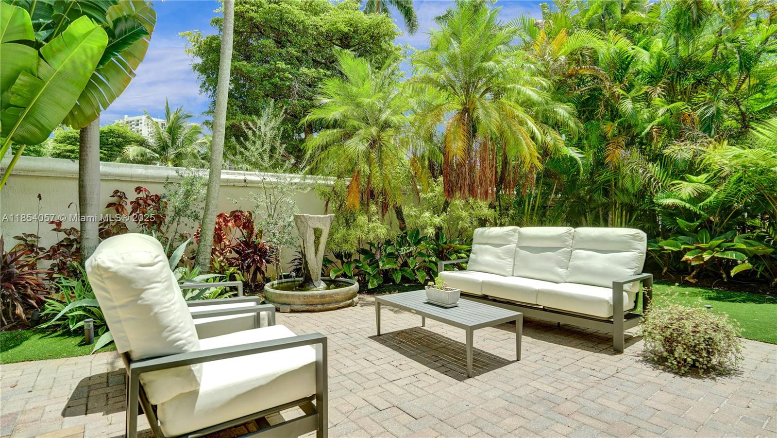 Photo of 822 Spinnaker Dr E  (822), Hollywood, Florida, 33019 - 