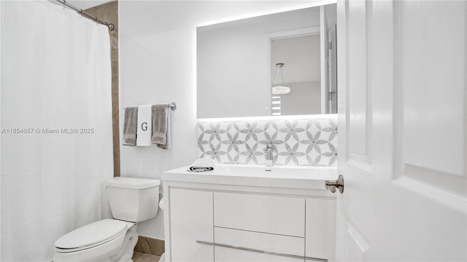 Photo of 822 Spinnaker Dr E  (822), Hollywood, Florida, 33019 - 