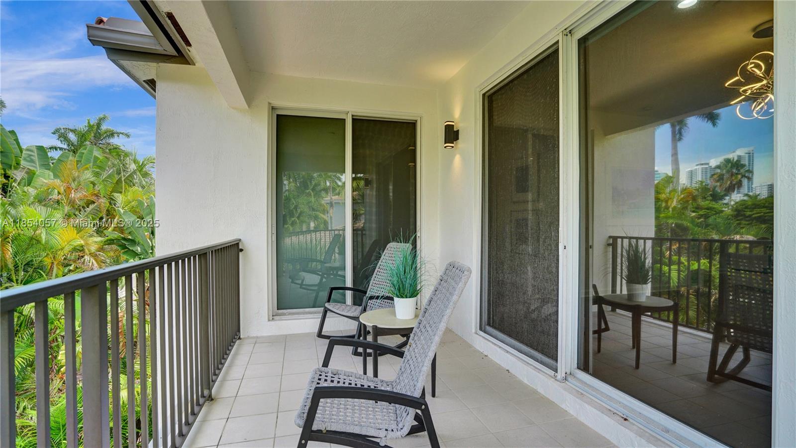 Photo of 822 Spinnaker Dr E  (822), Hollywood, Florida, 33019 - 