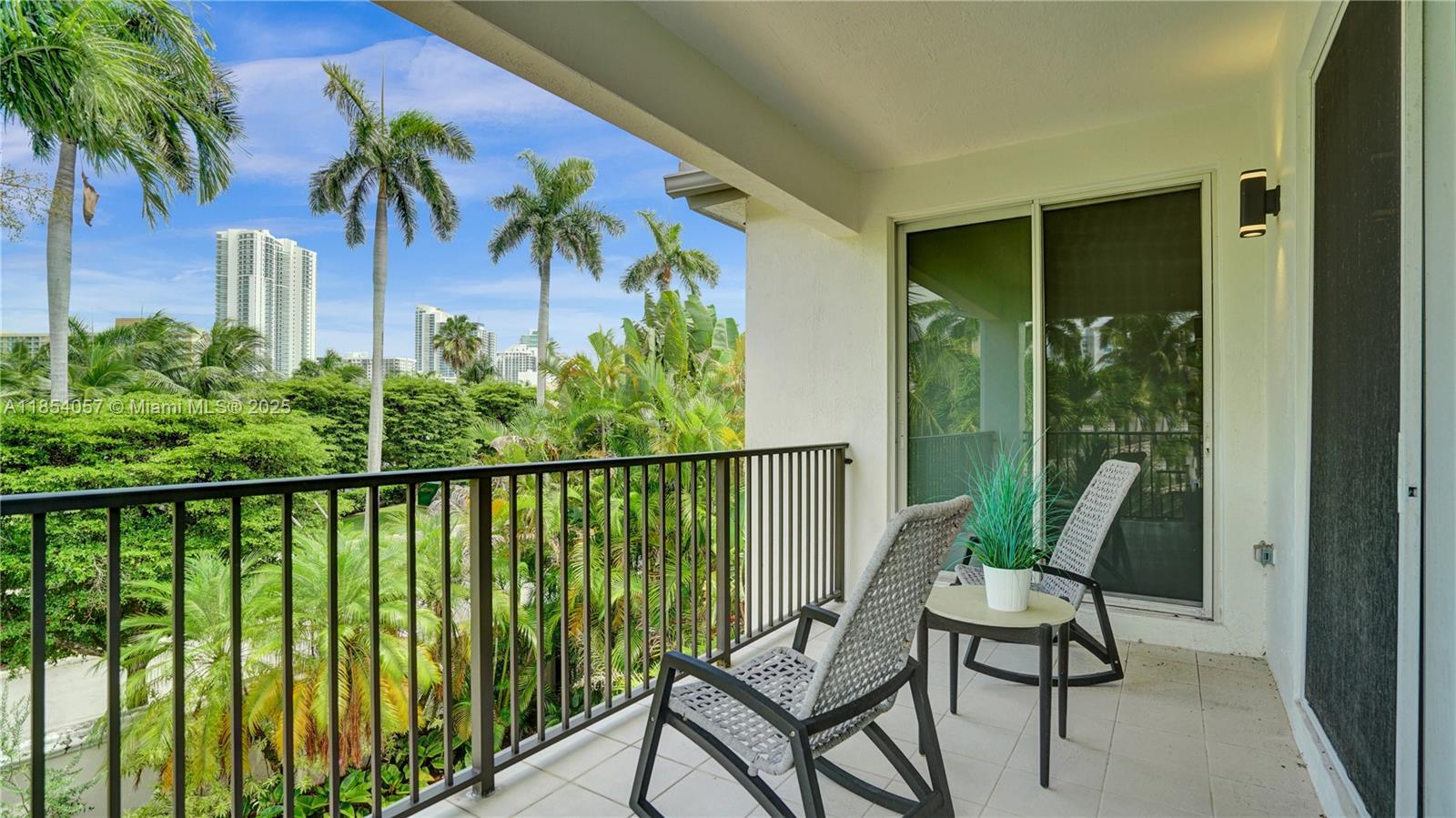 Photo of 822 Spinnaker Dr E  (822), Hollywood, Florida, 33019 - 