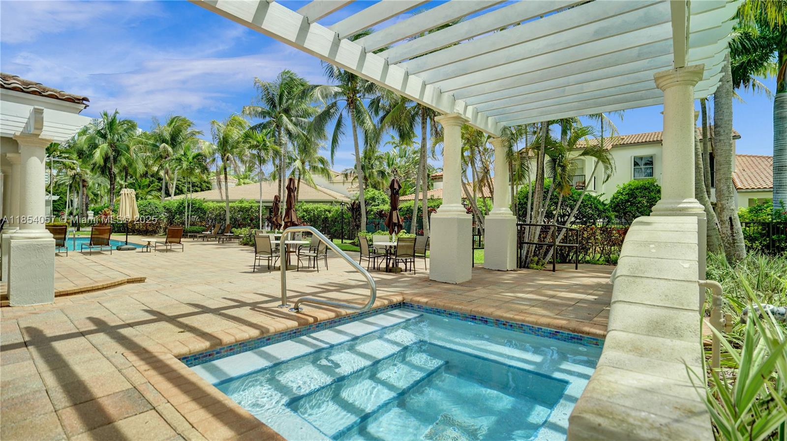 Photo of 822 Spinnaker Dr E  (822), Hollywood, Florida, 33019 - 