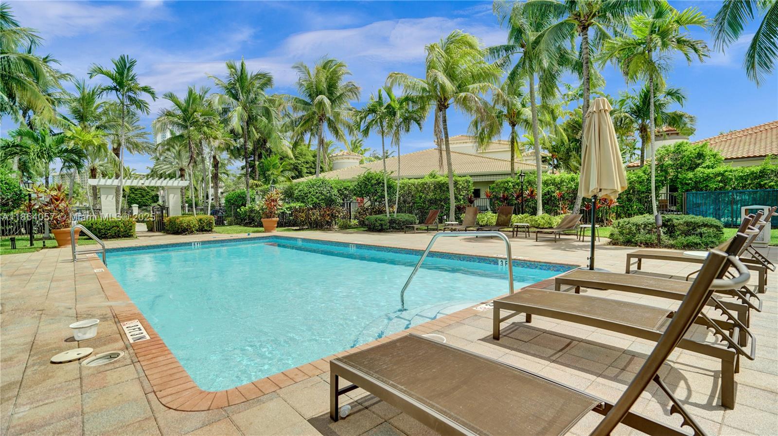 Photo of 822 Spinnaker Dr E  (822), Hollywood, Florida, 33019 - 